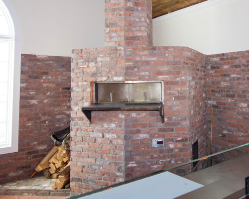 A rustic pizza oven brick surround using our Tavern Blend Thin Brick Veneer